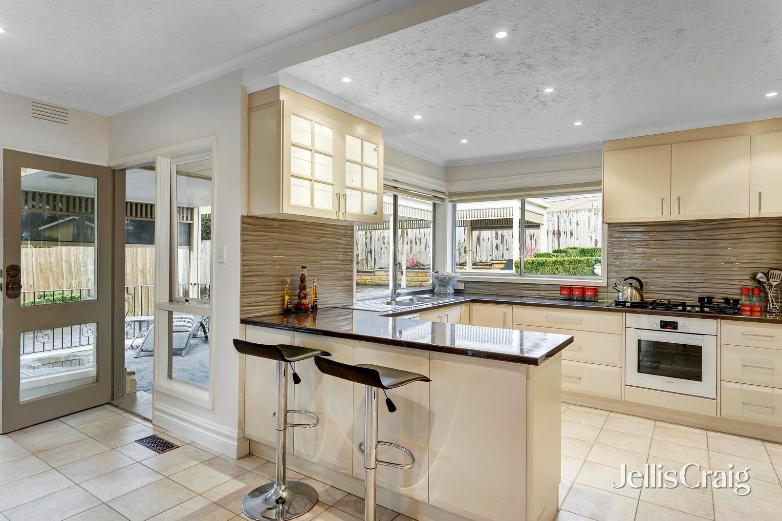 67 Bowen Road, Doncaster East image 5