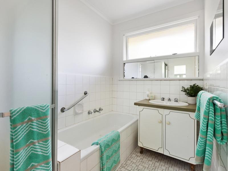 6/7 Bundoran Parade, Mont Albert North image 5
