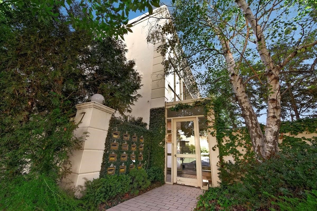 6/7 Docker Street, Richmond image 1