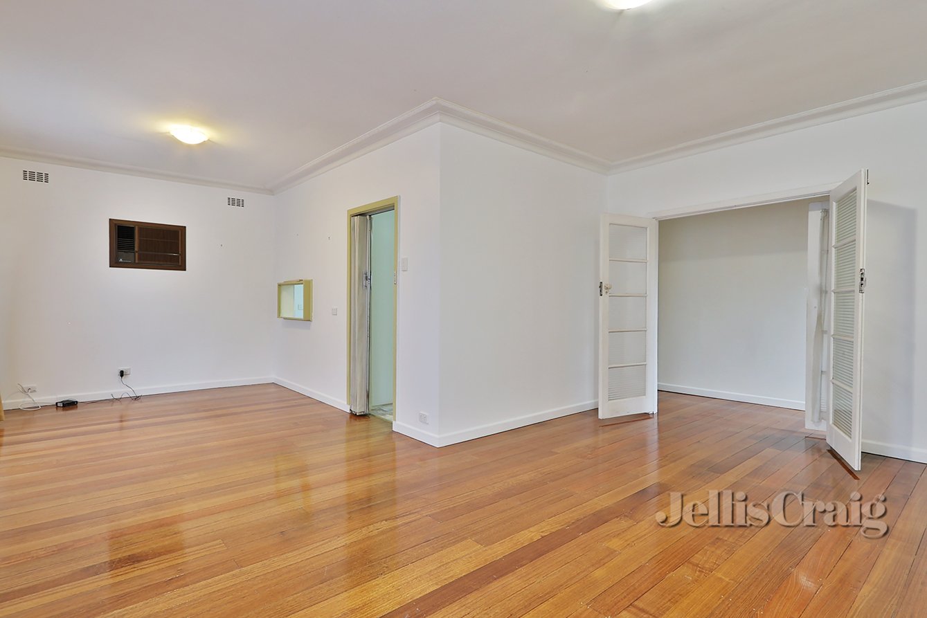 67 Hilton Street, Mount Waverley image 2