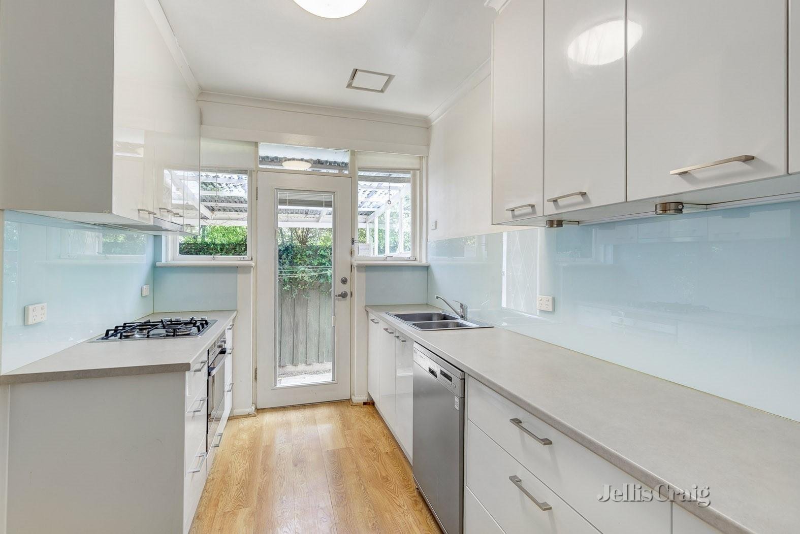 6/7 Leopold Crescent, Mont Albert image 2