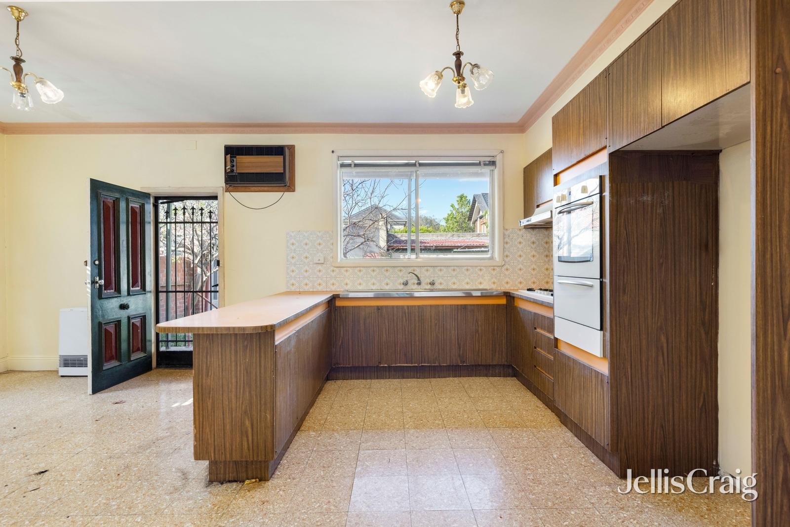 67 Page Street, Albert Park image 5