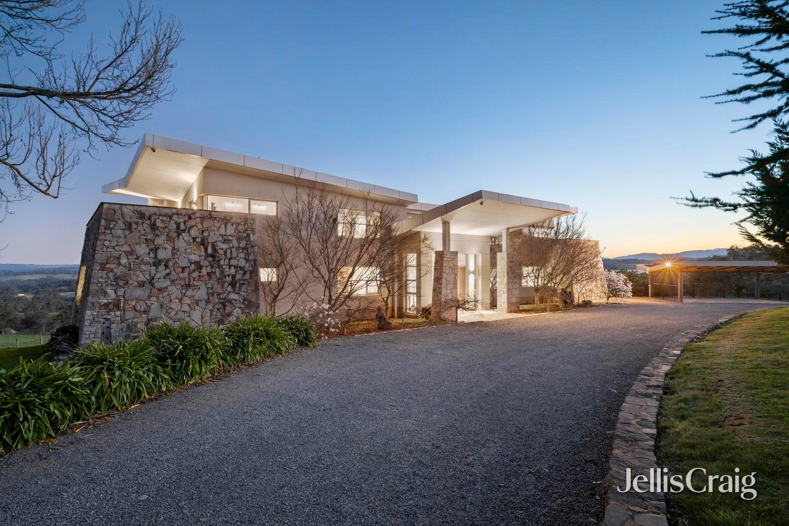 670 Beenak Road, Seville image 2