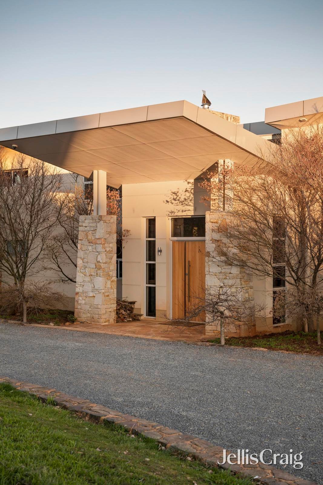 670 Beenak Road, Seville image 5