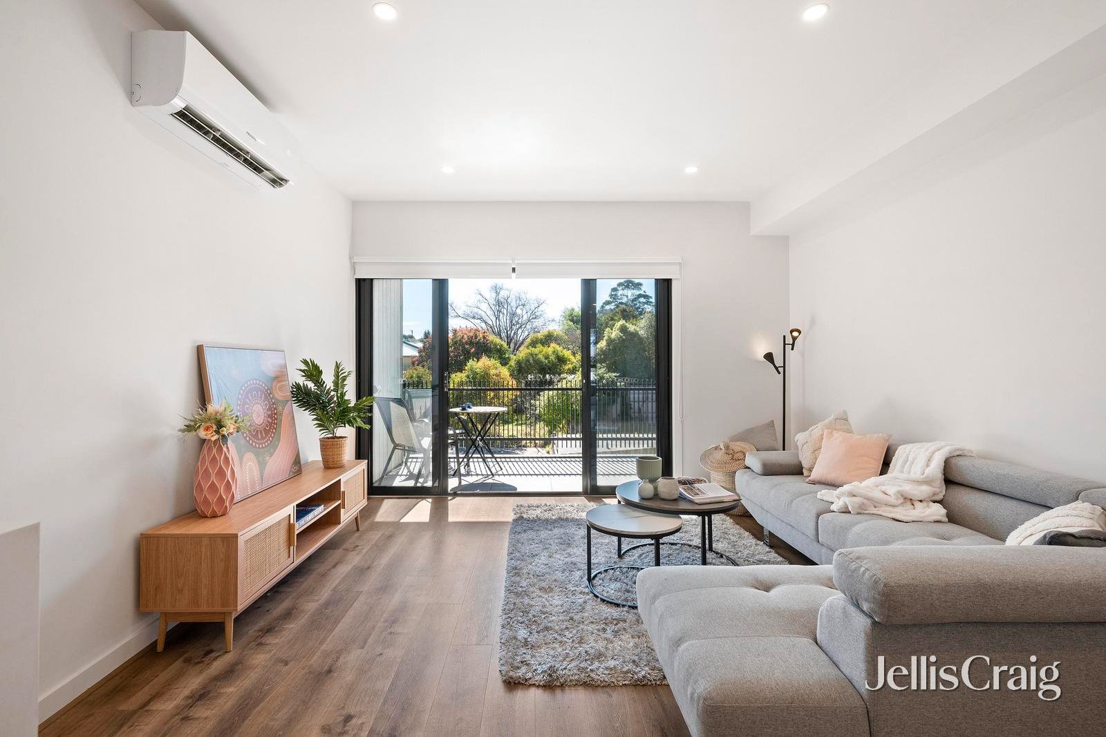 6/71 Anderson Street, Lilydale image 2