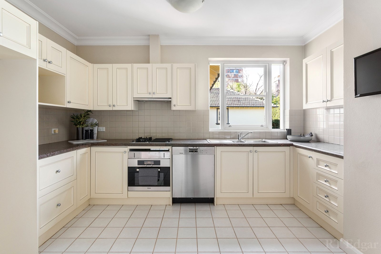 Property Gallery Thumbnail 6