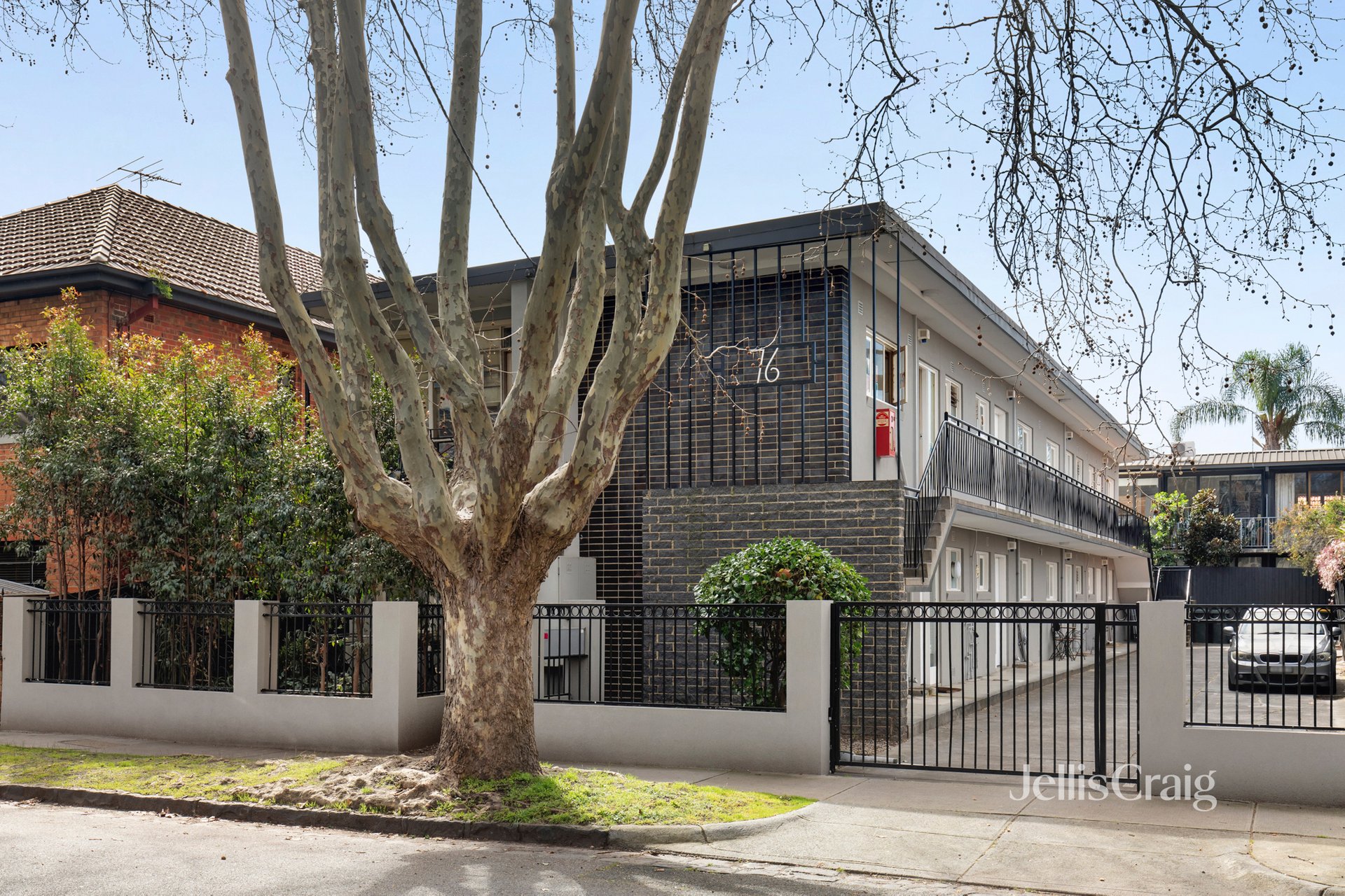 6/76 Mitford Street, Elwood image 1