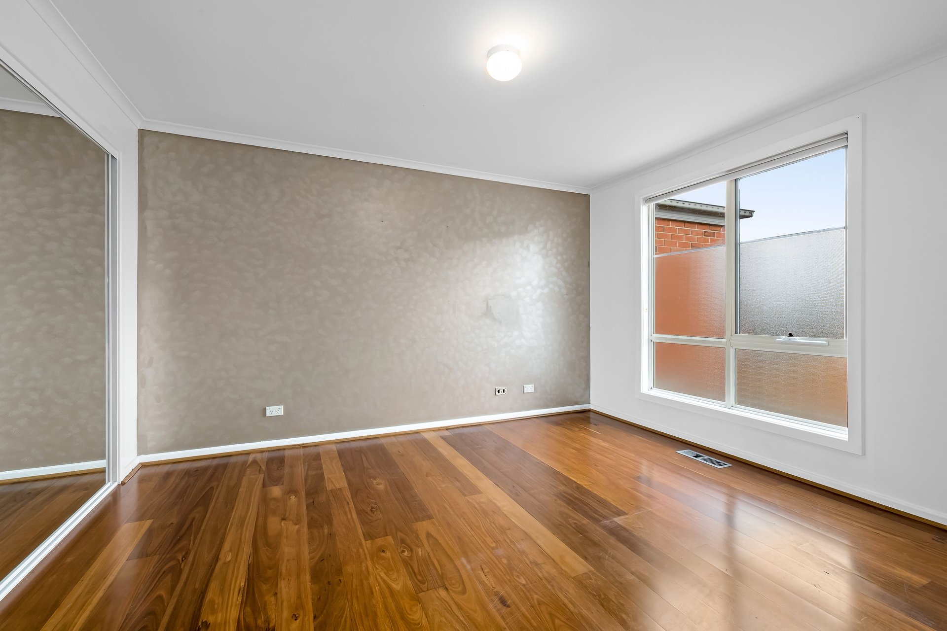 Property Gallery Thumbnail 8