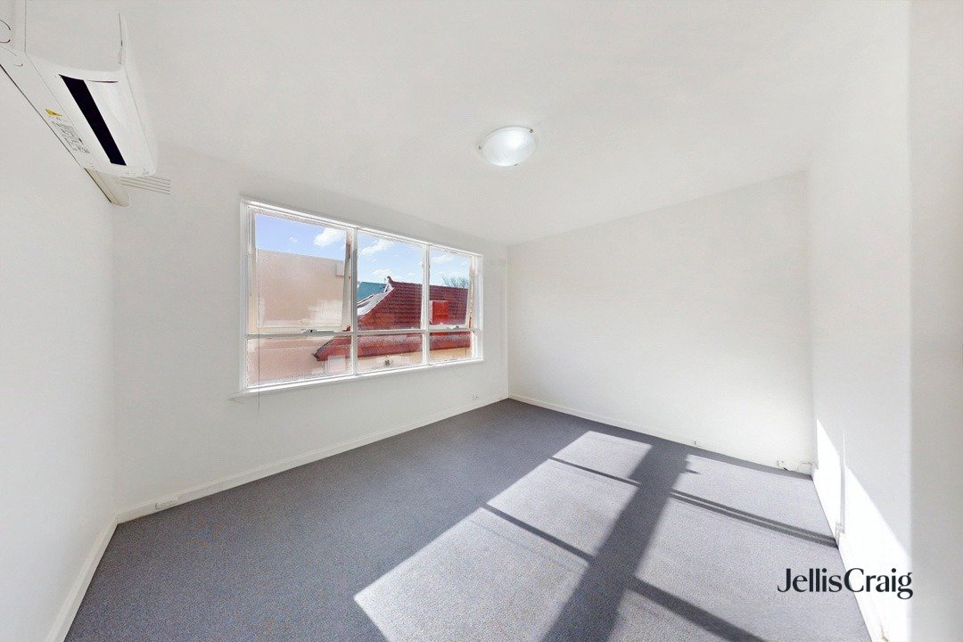 6/8 Austin Avenue, Elwood image 2