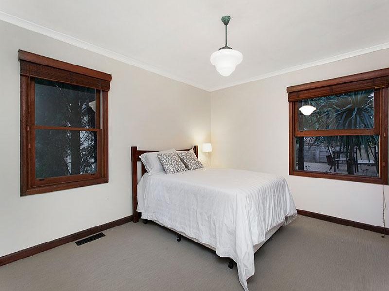 68 Essex Road, Surrey Hills image 8