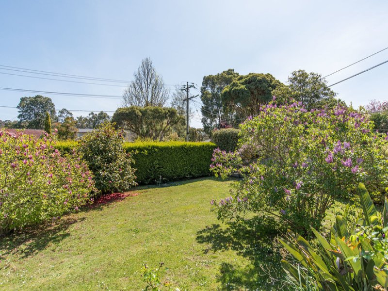 68 Greenslopes Drive, Mooroolbark image 2