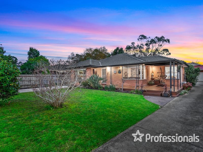 68 Greenslopes Drive, Mooroolbark image 2