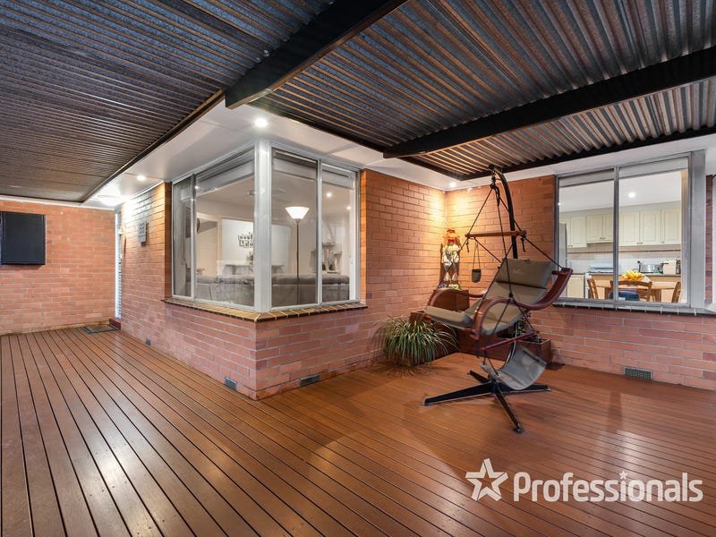 68 Greenslopes Drive, Mooroolbark image 3