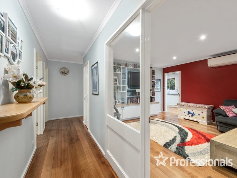 68 Greenslopes Drive, Mooroolbark image 4