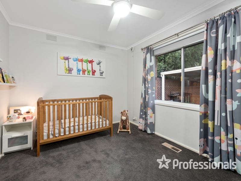 68 Greenslopes Drive, Mooroolbark image 12