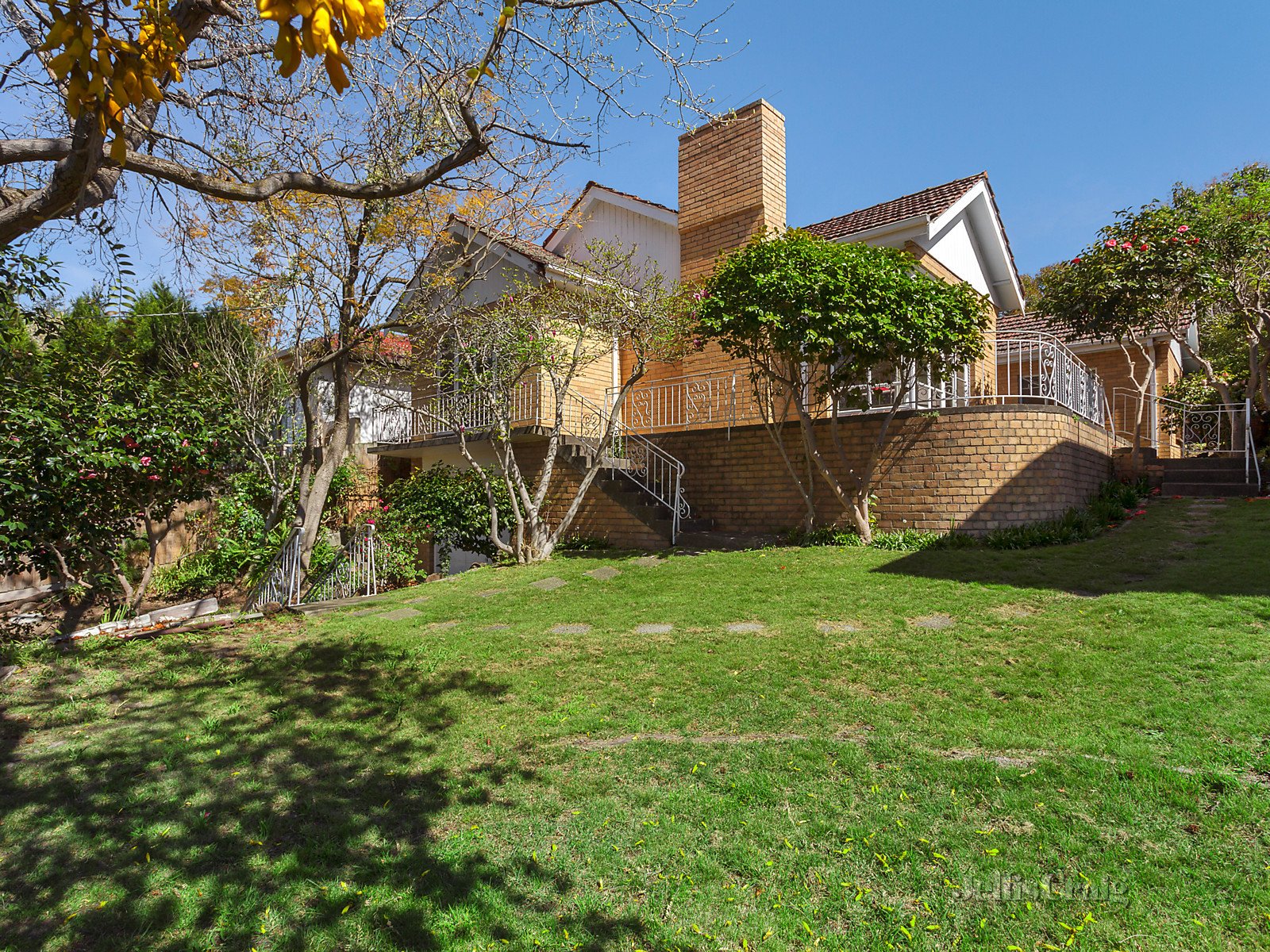 68 Hill Road, Balwyn North image 2