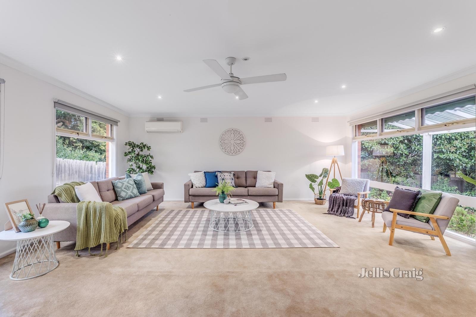 68 Ian Grove, Mount Waverley image 2