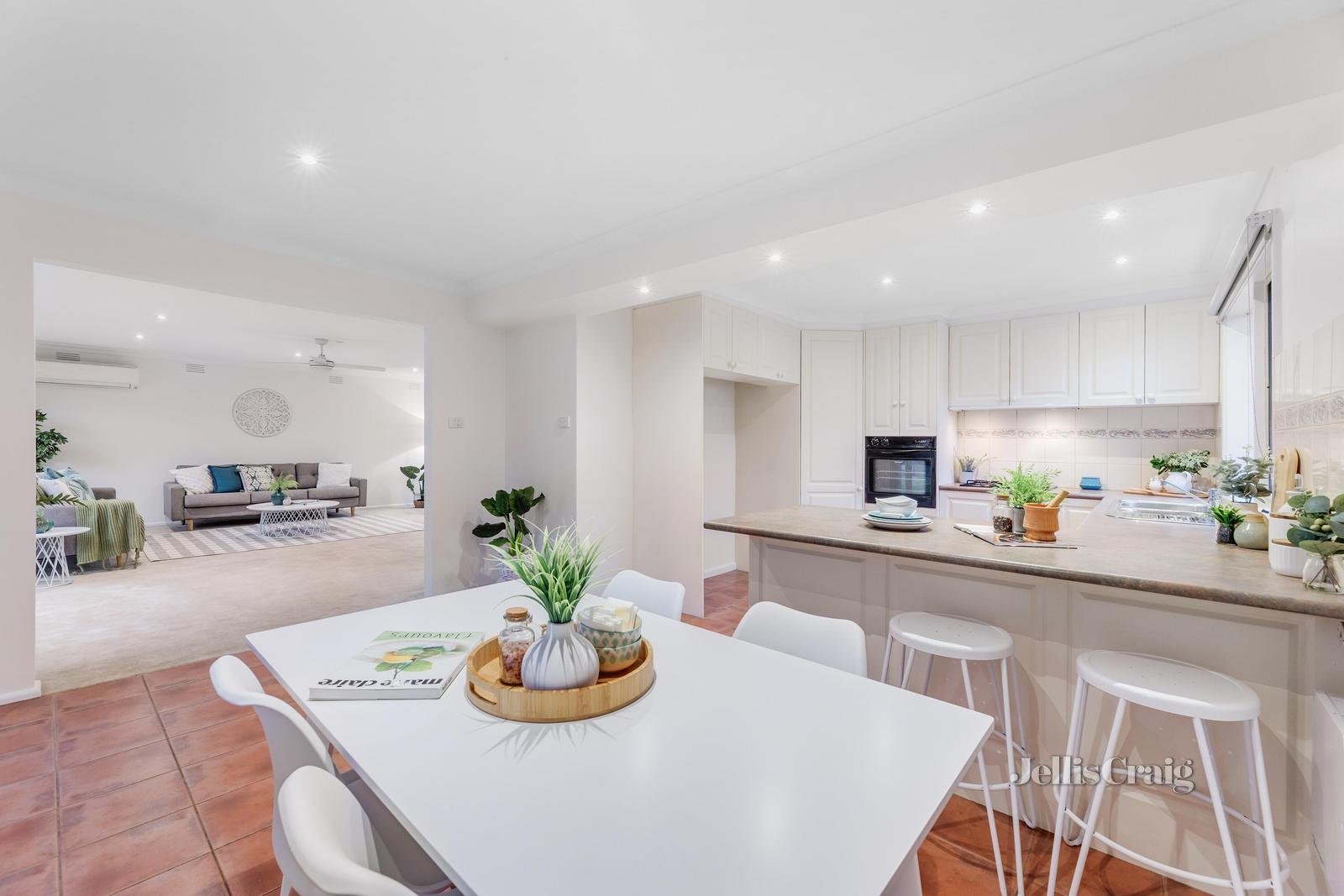 68 Ian Grove, Mount Waverley image 5