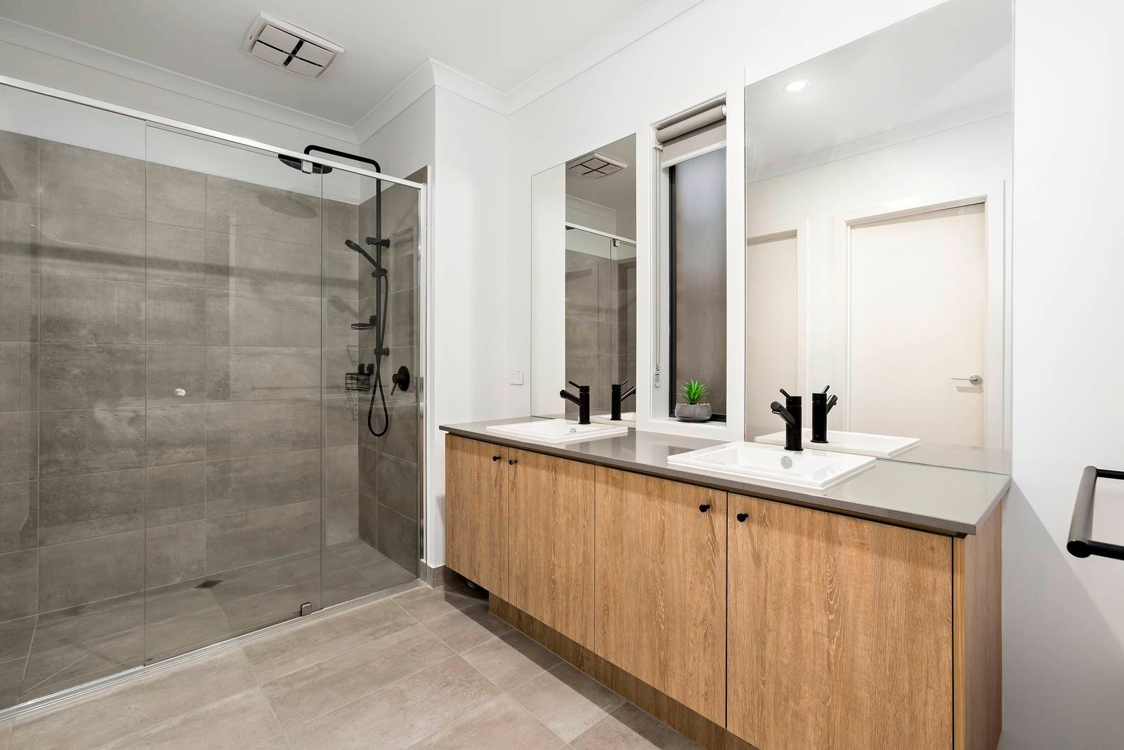 Property Gallery Thumbnail 6