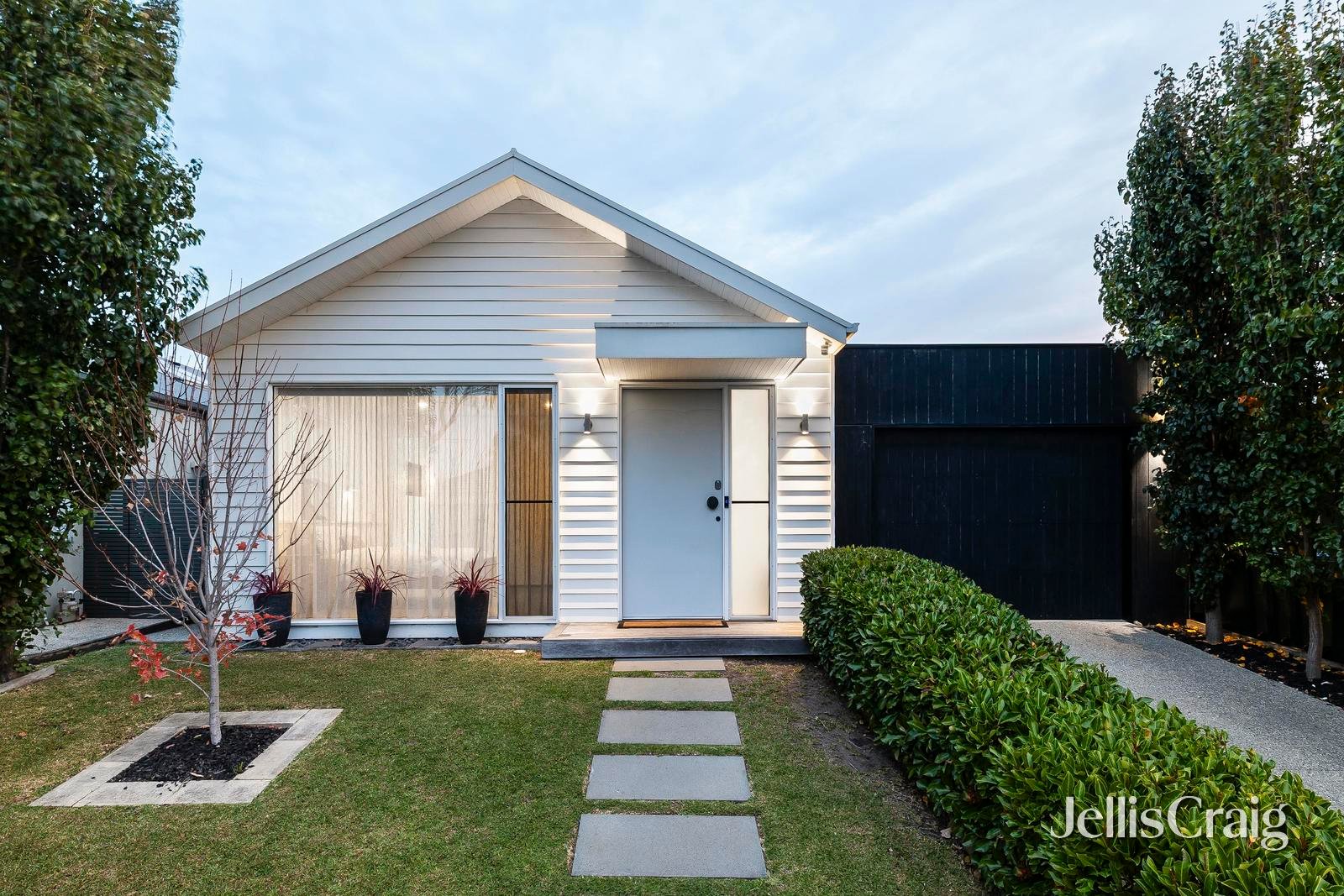 68 Oceanic Drive, Safety&nbsp;Beach image 1