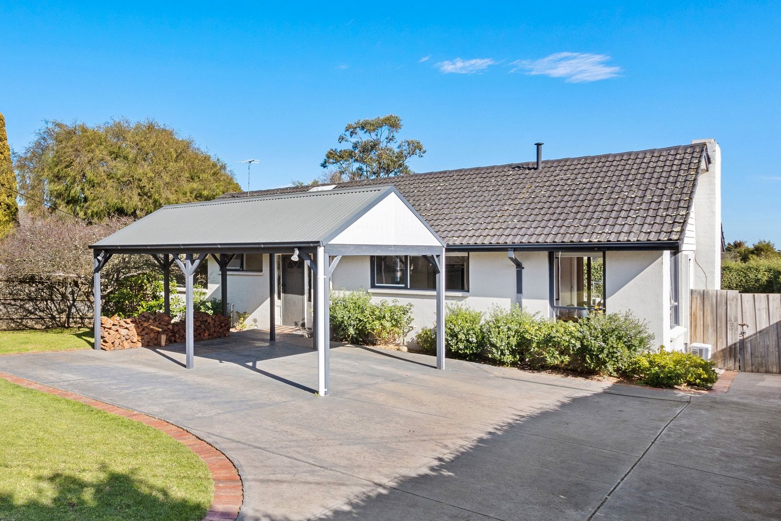 Property Gallery Thumbnail 3