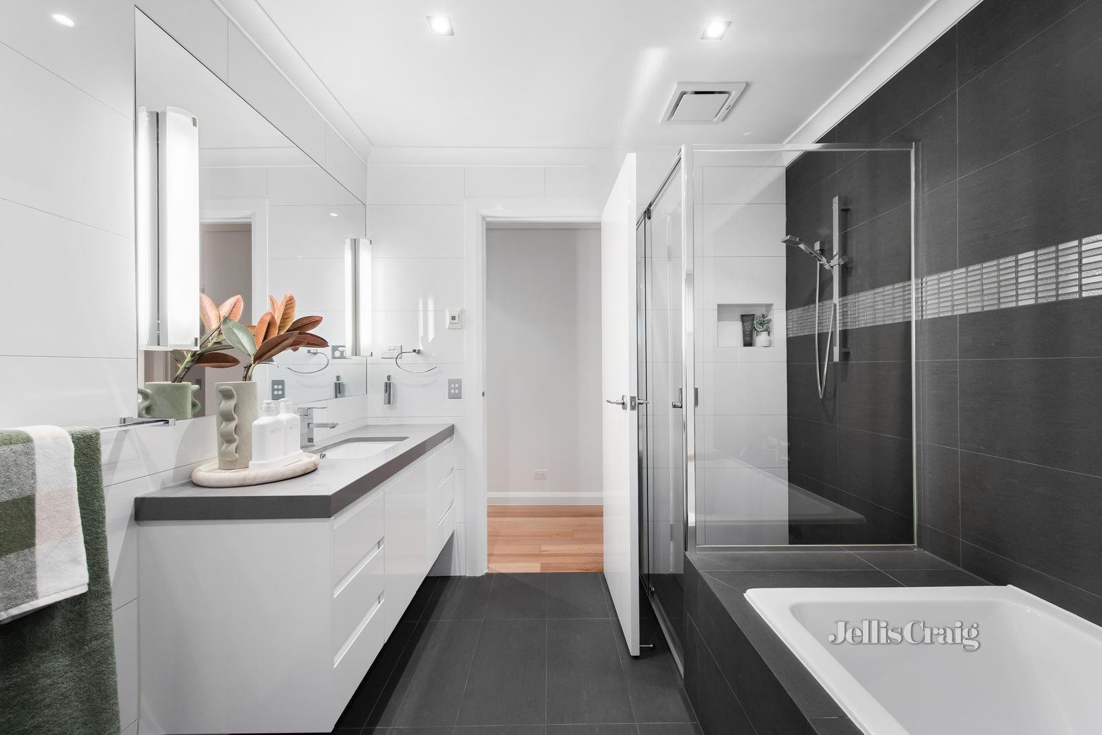 68 Voltri Street, Mentone image 10