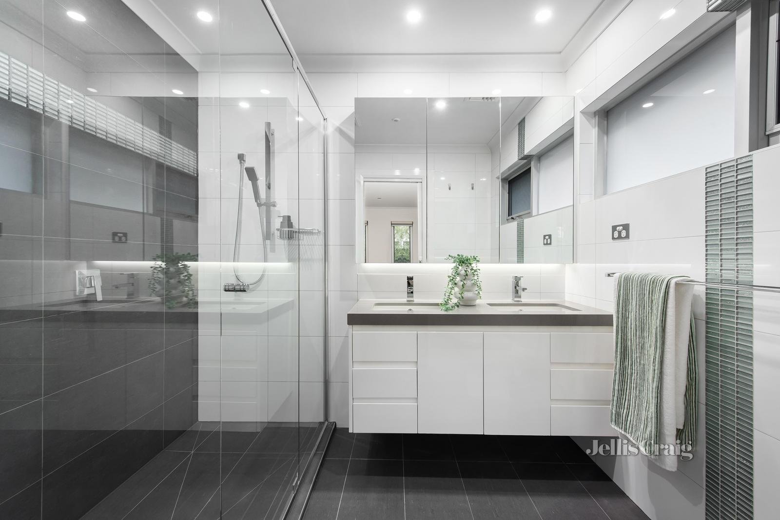 68 Voltri Street, Mentone image 11