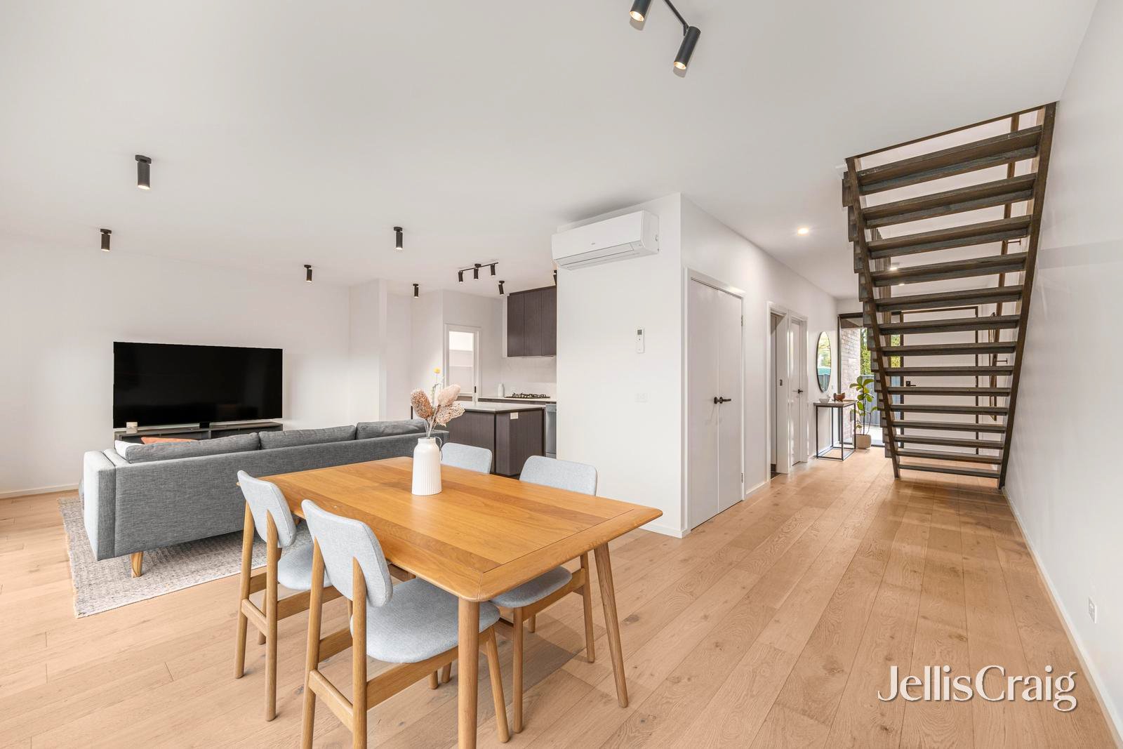 6/811A Doveton Street North, Soldiers&nbsp;Hill image 2