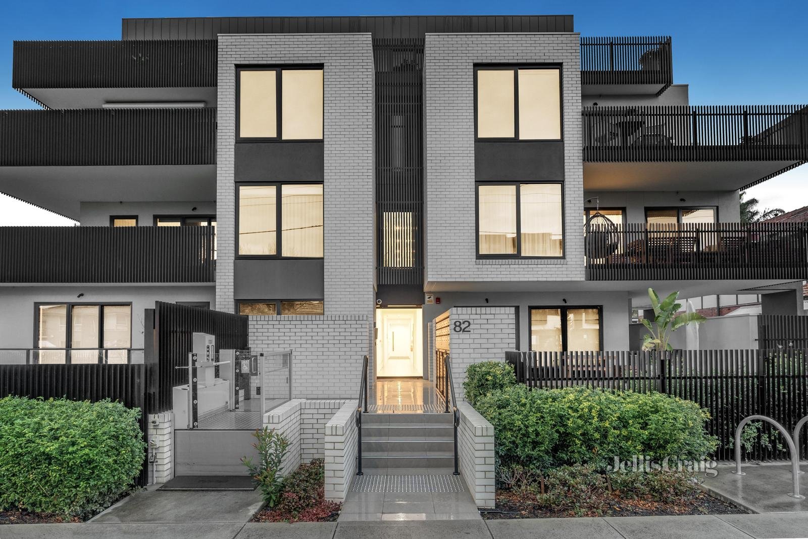 6/82 Mitchell Street, Bentleigh image 7