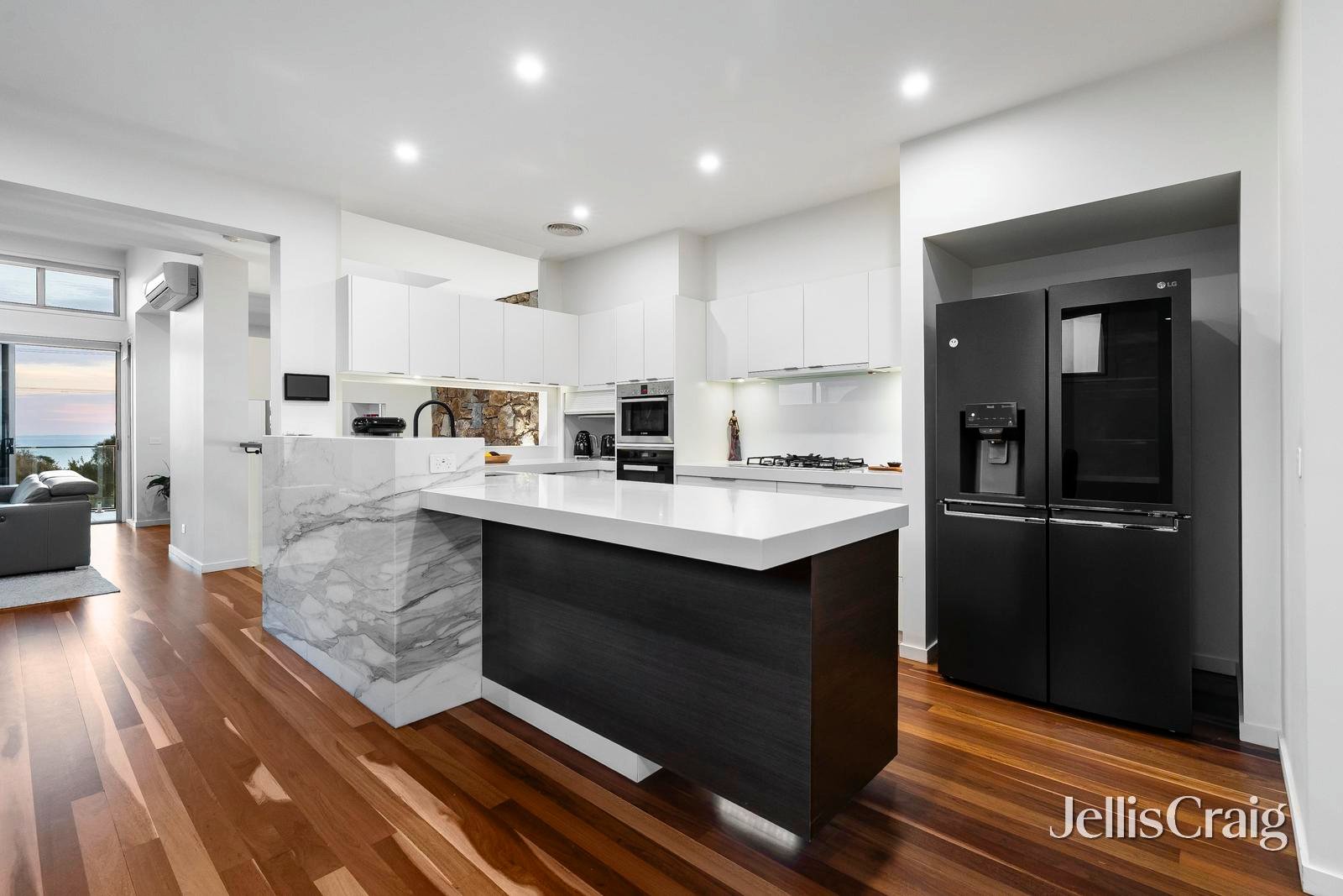 687 Esplanade, Mornington image 9
