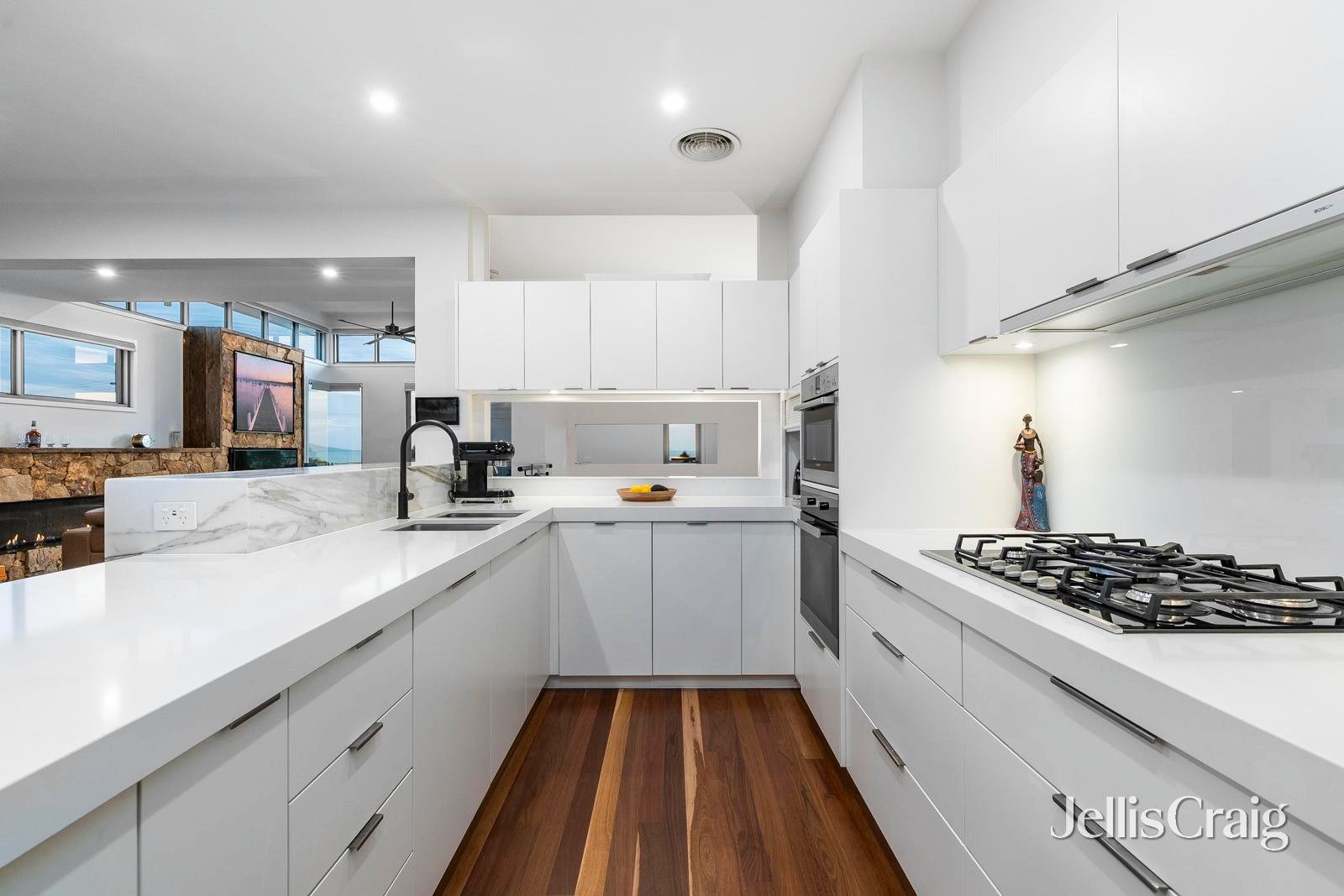 687 Esplanade, Mornington image 10