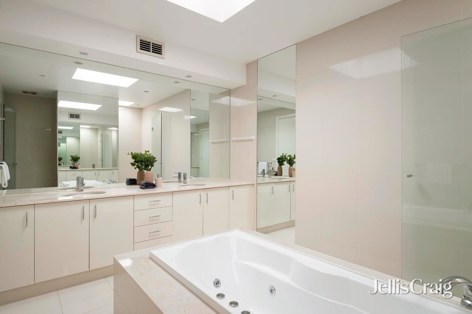 687 Riversdale Road, Camberwell image 20