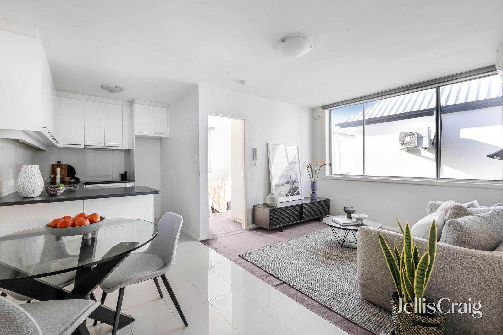 6/87 Ross Street, Port Melbourne image 2