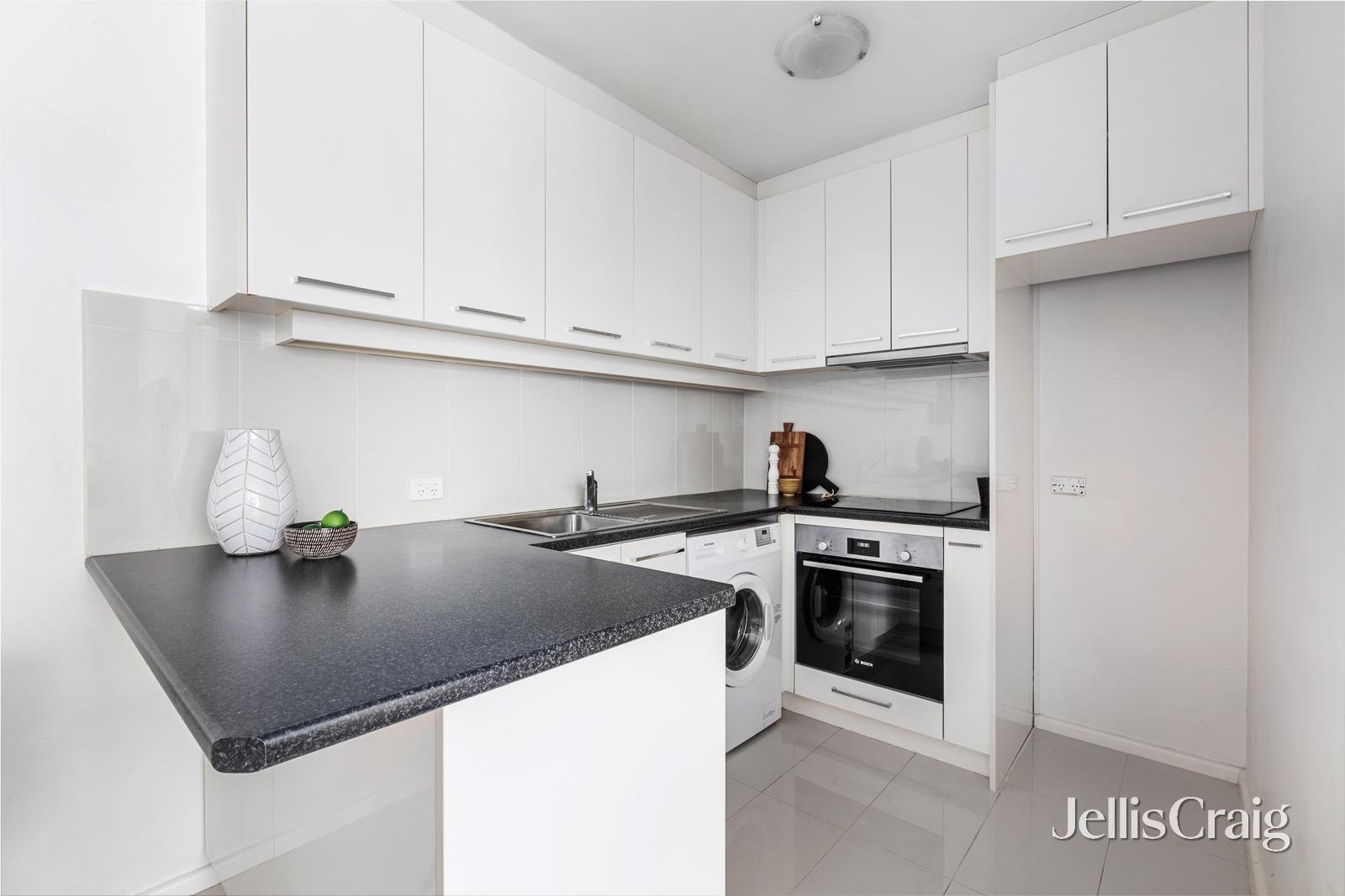 6/87 Ross Street, Port Melbourne image 4