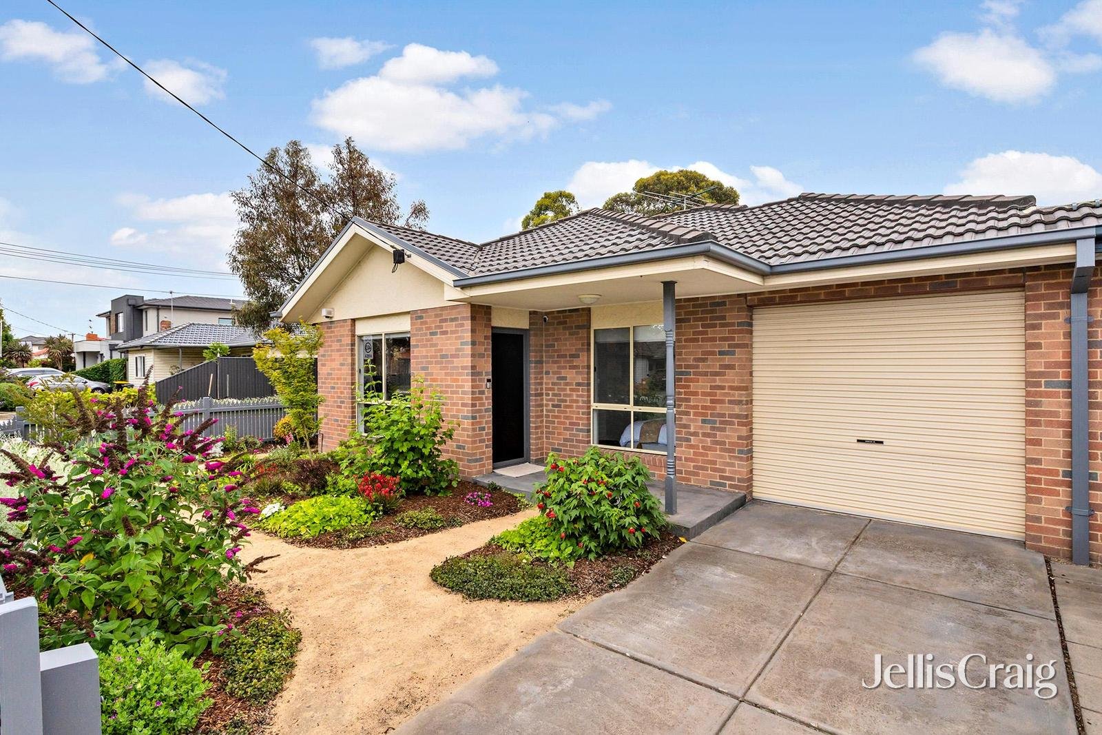 68a South Street, Hadfield image 1