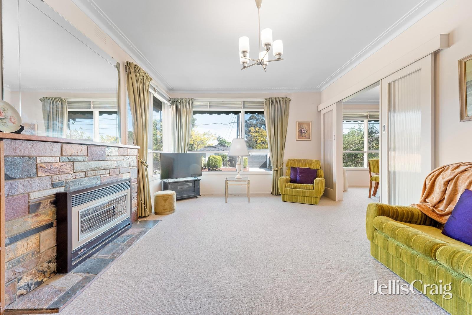 69 Benwerrin Drive, Burwood&nbsp;East image 2