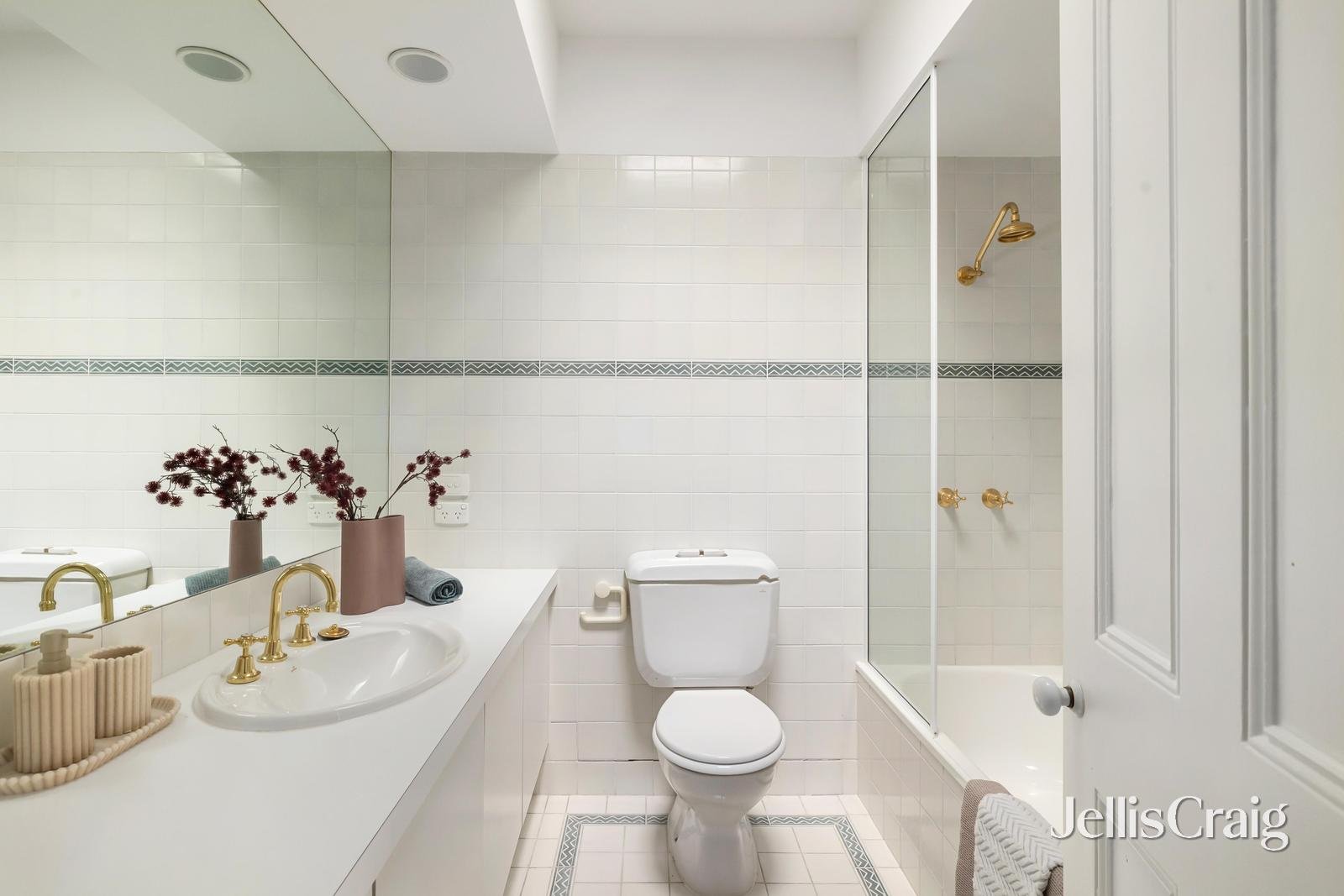 69 Fairbairn Road, Toorak image 9