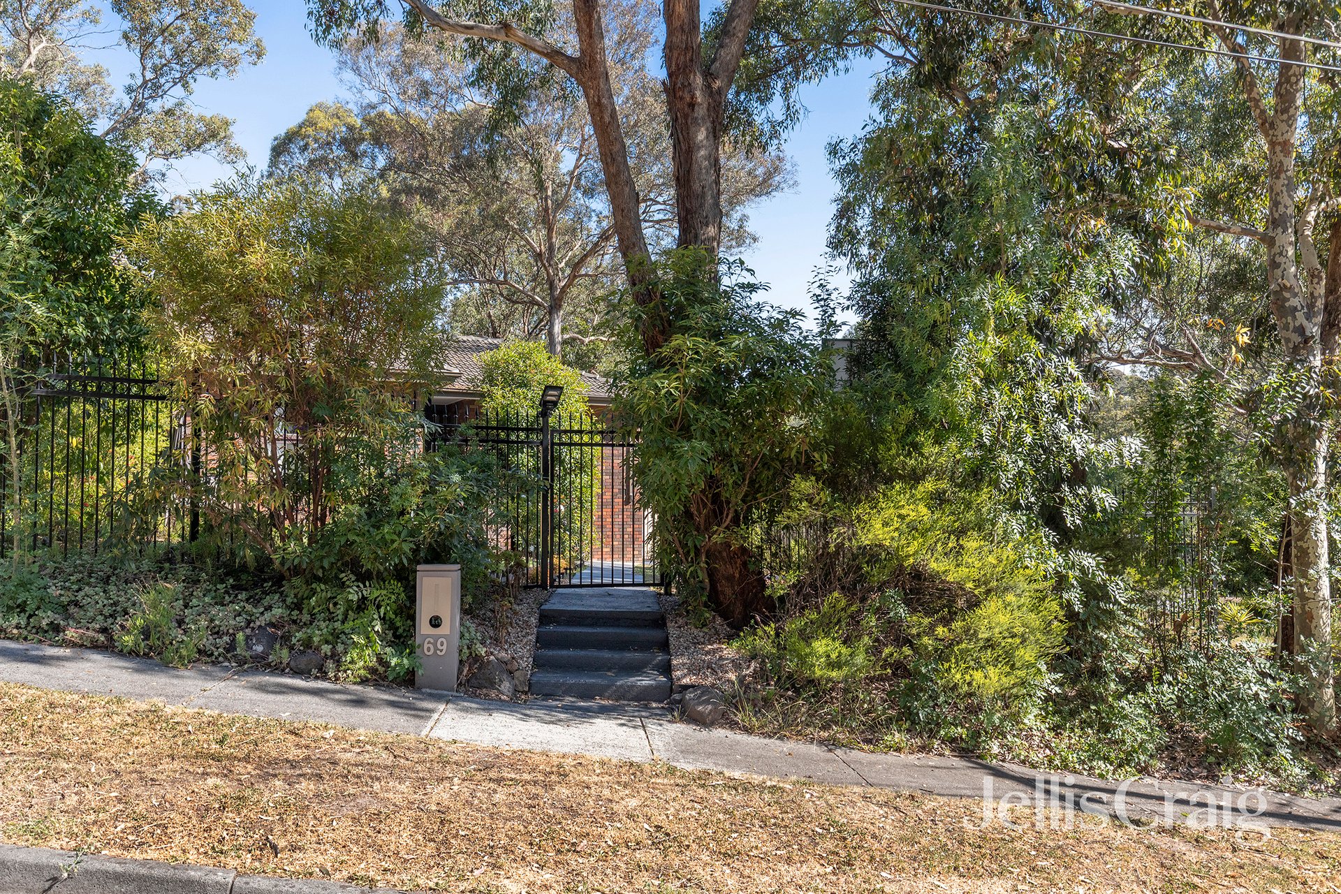 69 Karingal Drive, Briar&nbsp;Hill image 12