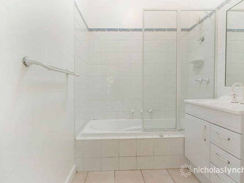 Property Gallery Thumbnail 8