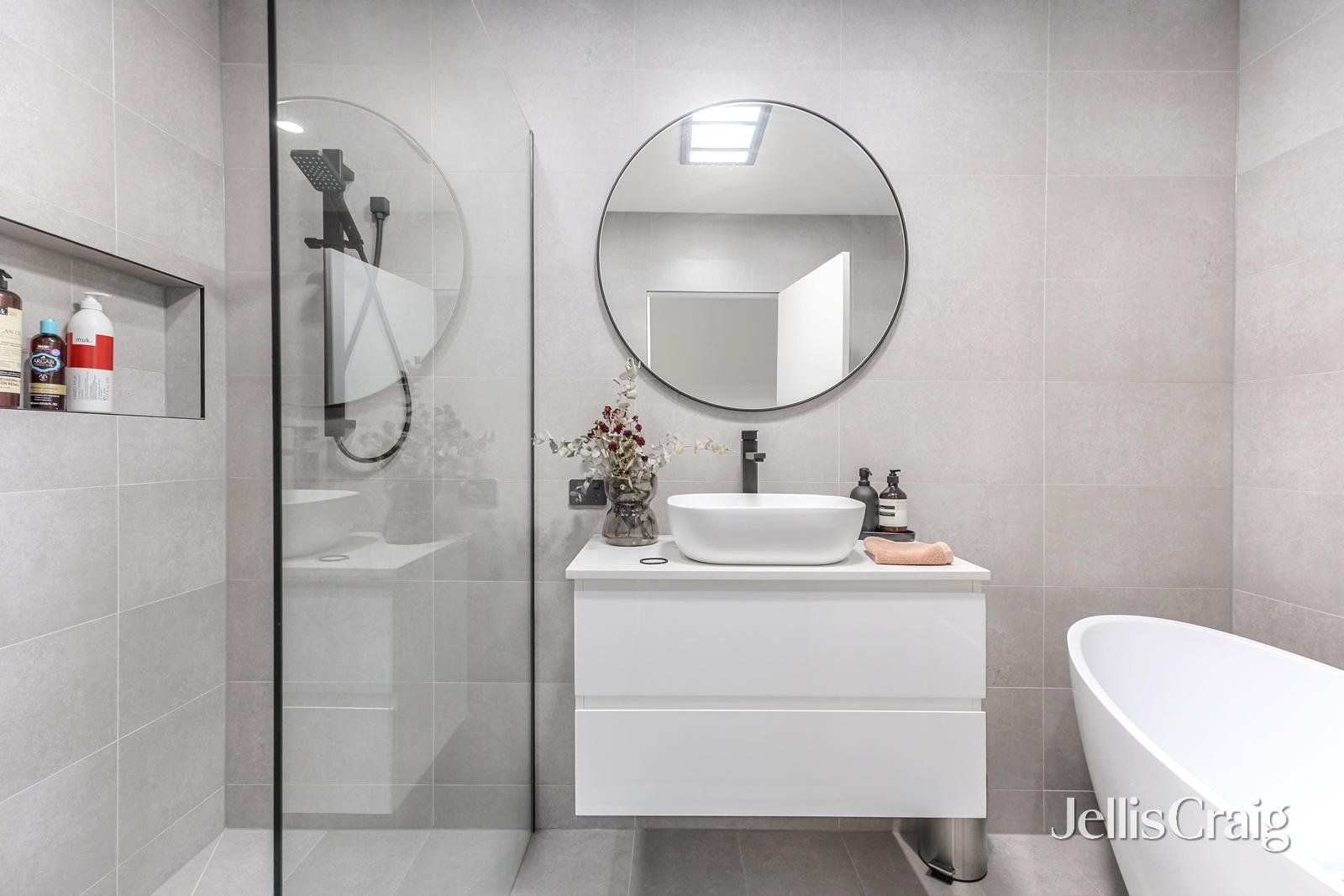 69 Mayfield Drive, Mount Waverley image 7
