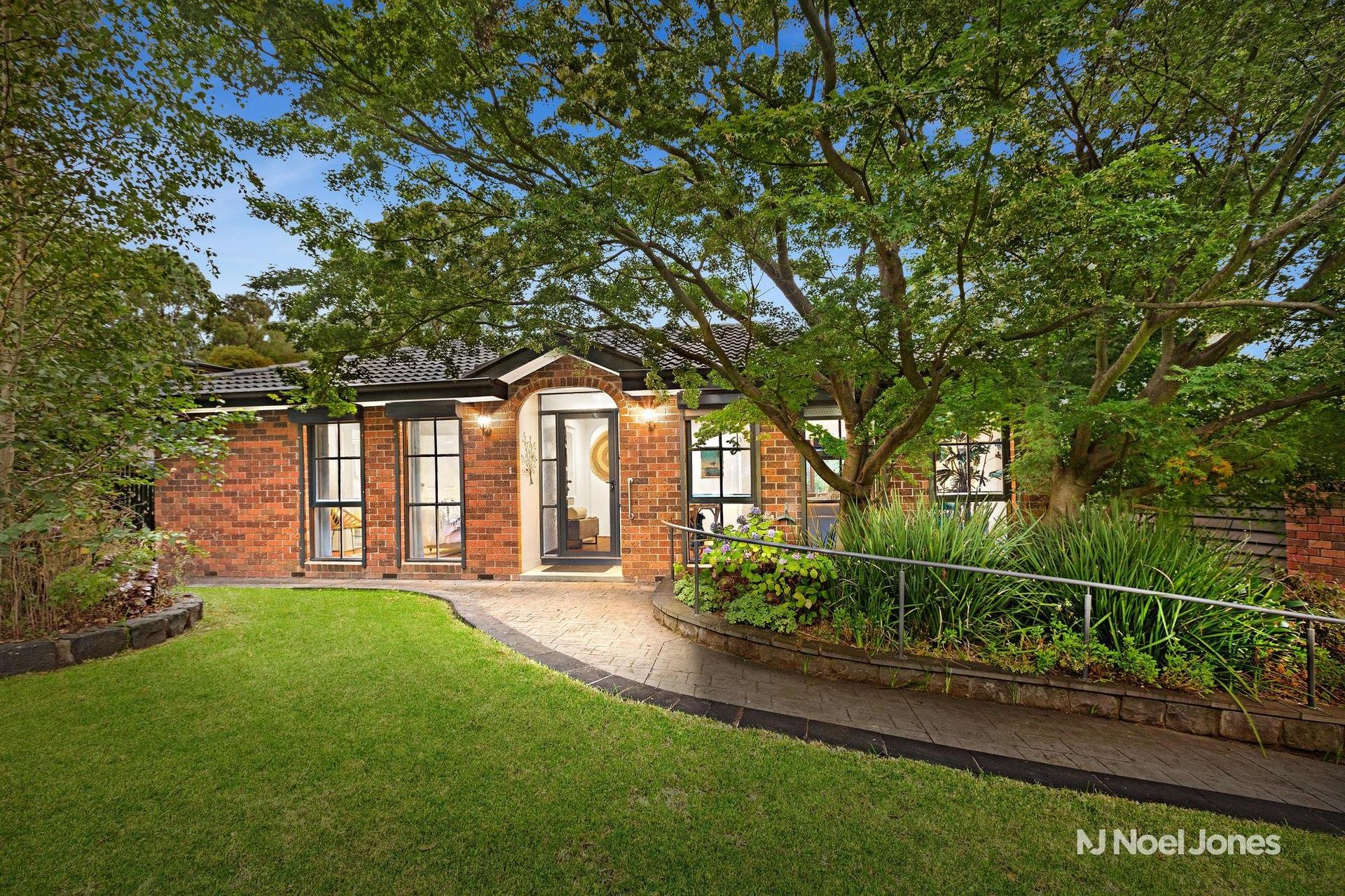 69 NarrMaen Drive, CROYDON HILLS VIC 3136 Noel Jones