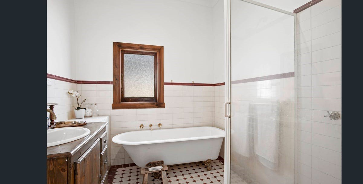 Property Gallery Thumbnail 6