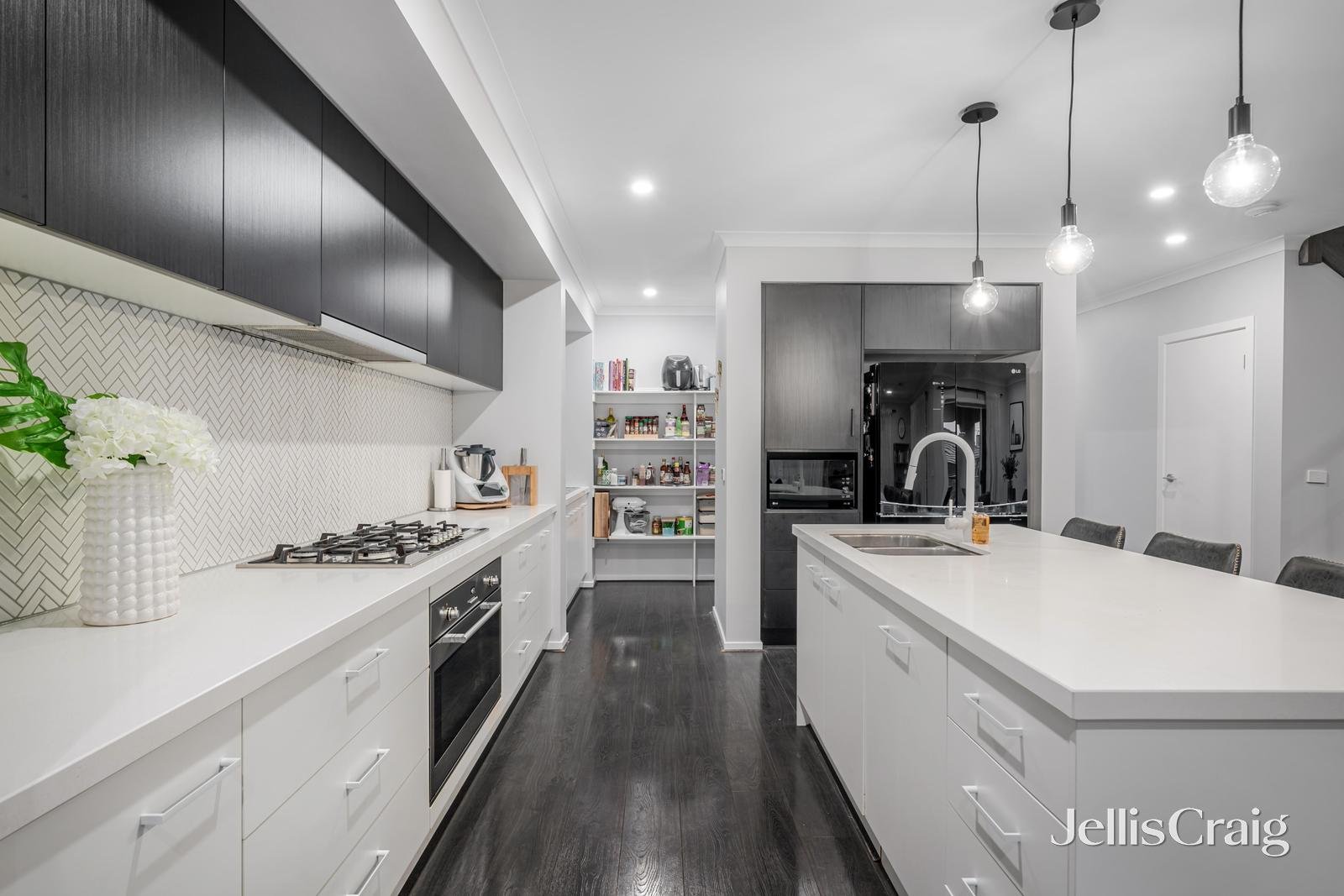 69 Woodhouse Grove, Box Hill North image 5