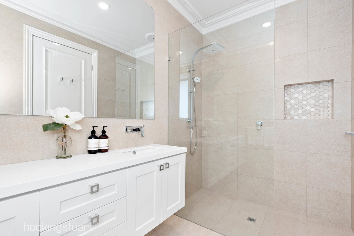 6/91 Warrigal Road, Surrey Hills image 8