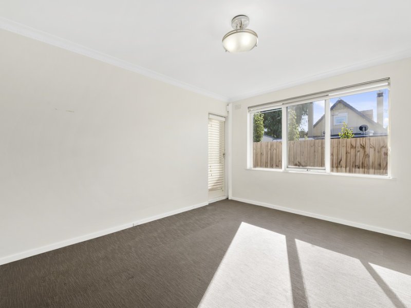 6/97 Cowper Street, Footscray image 2