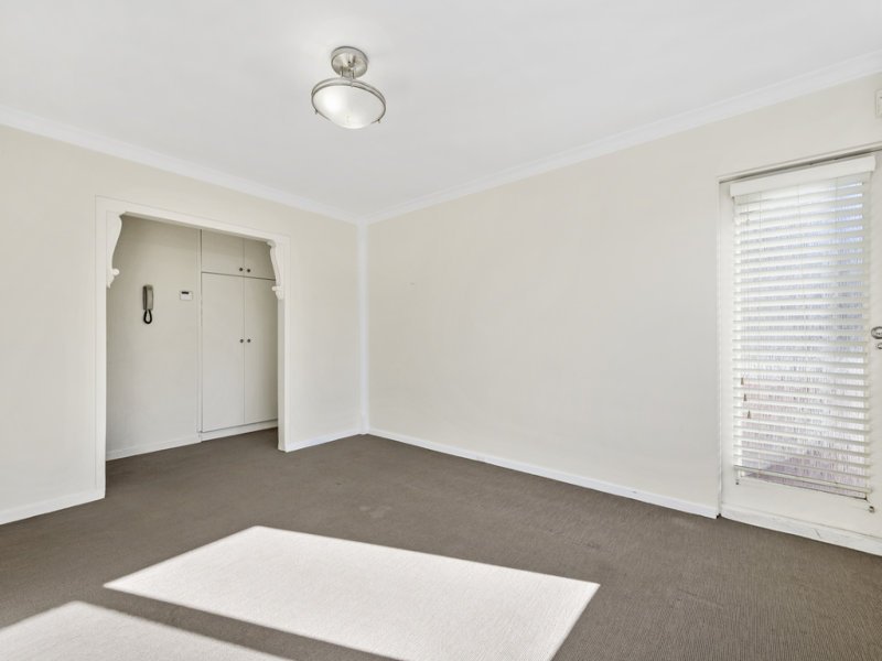 6/97 Cowper Street, Footscray image 4