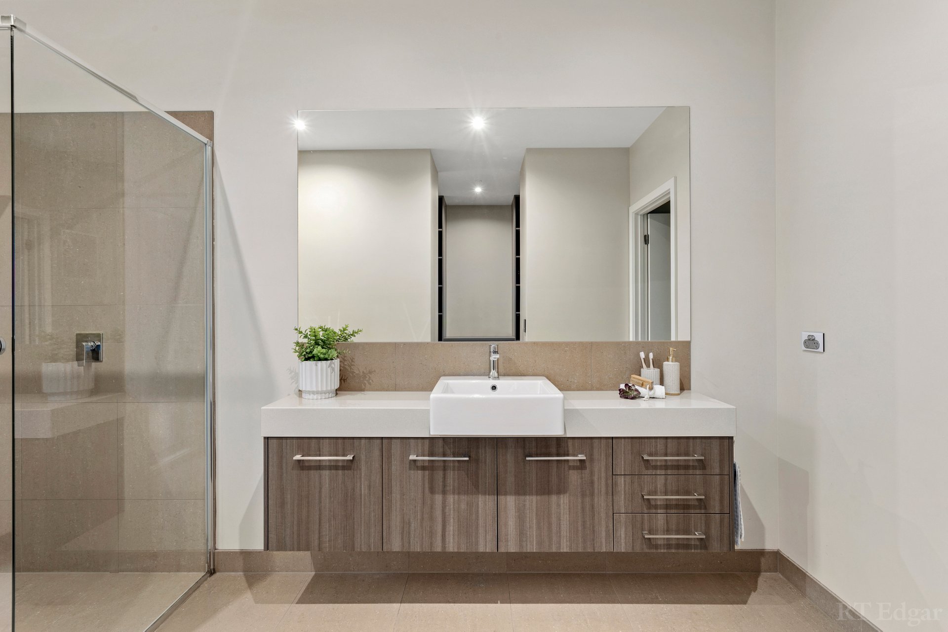 Property Gallery Thumbnail 9