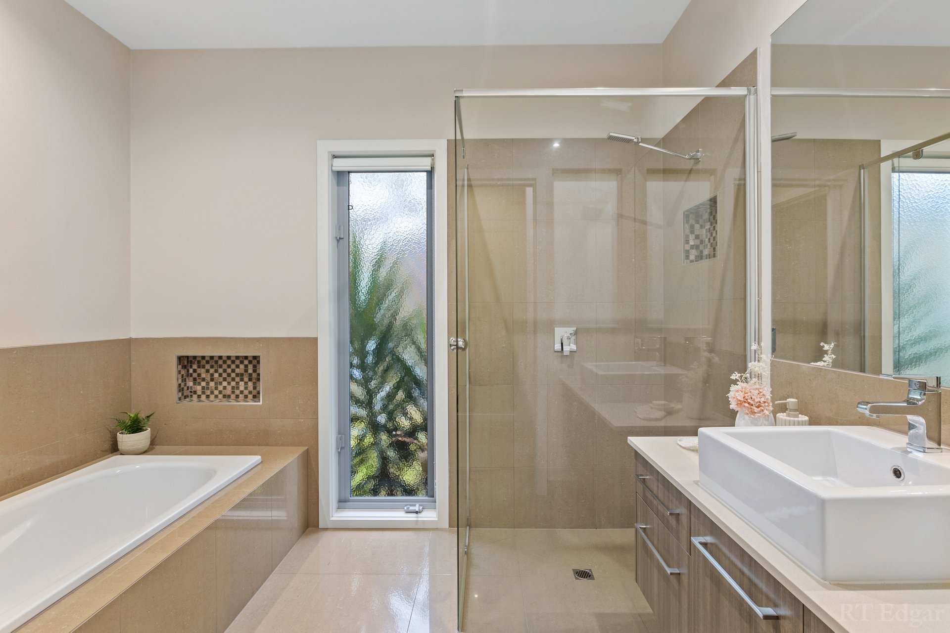 Property Gallery Thumbnail 11