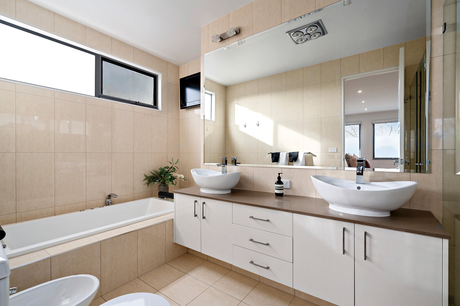 Property Gallery Thumbnail 8