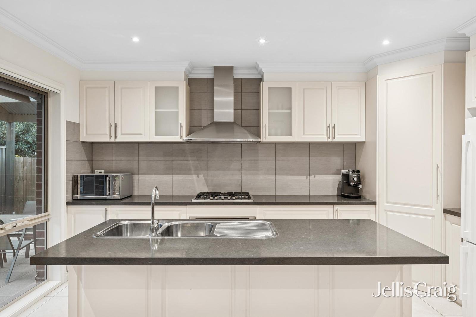 6A Curnola Avenue, Doncaster image 7